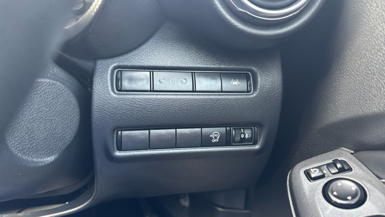 Nissan Juke 1.0 DiG-T 114 N-Connecta 5dr Petrol Hatchback